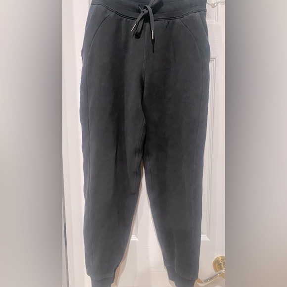 Lululemon Winter Soft Jogger Sz8 - Picture 1 of 8